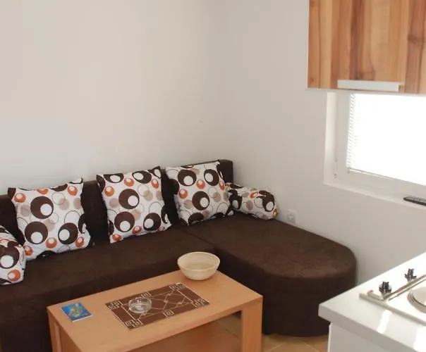 Simic Srebrno Jezero 아파트 Ostrovo