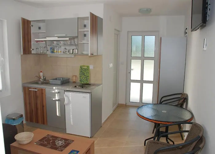 Simic Srebrno Jezero 아파트 Ostrovo